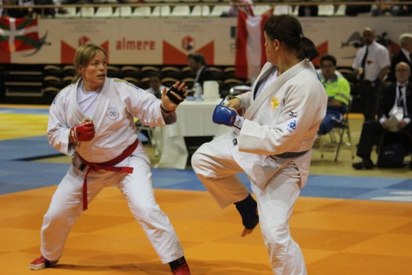 Jennie Brolin kliver upp på mattan när EM i jujutsu avgörs